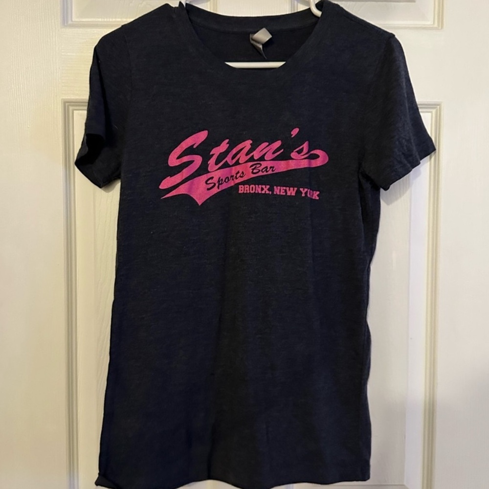 Derek Jeter Stan’s sports bar Memory tee shirt LG